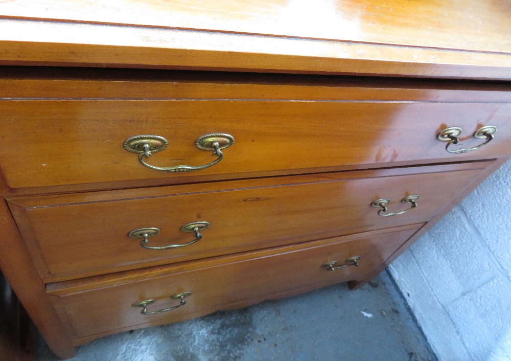 VIEWING/COLLECTION FOR THIS LOT IS AT ACCESS HOUSE, 157 THE BUTTS, FROME, BA11 4AQ MAHOGANY DRESSING - Image 2 of 4