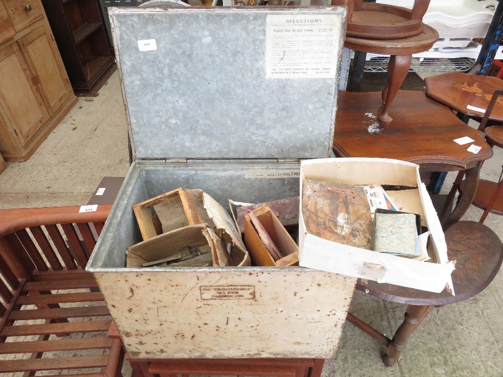 METAL CRATE TO INCLUDE SMALLS, COLLECTABLES, METAL PRINTING BLOCKS, MIDDLE EASTERN DAGGER ETC