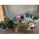2 MURANO GLASS FISH TOGETHER WITH A GOOD COLLECTION OF GLASS ANIMAL FIGURES TO INCLUDE MDINA