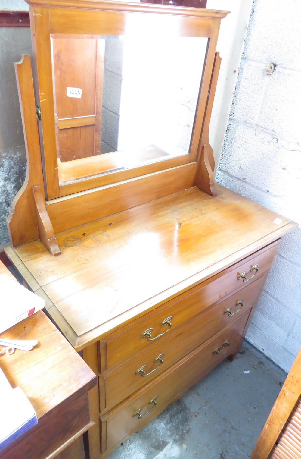 VIEWING/COLLECTION FOR THIS LOT IS AT ACCESS HOUSE, 157 THE BUTTS, FROME, BA11 4AQ MAHOGANY DRESSING