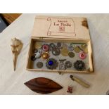 WOODEN BOX CONTAINING BADGES, ANIMAL SCULL & OTHER ITEMS