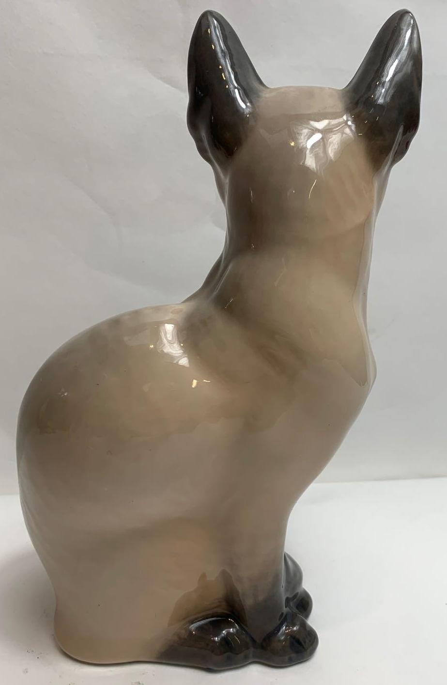 A Royal Copenhagen model of a Siamese cat - Bild 2 aus 3