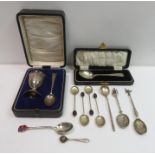 A cased silver egg cup and spoon; a cased silver s