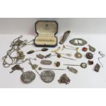 A filigree shoe vesta case; and jewellery items, s