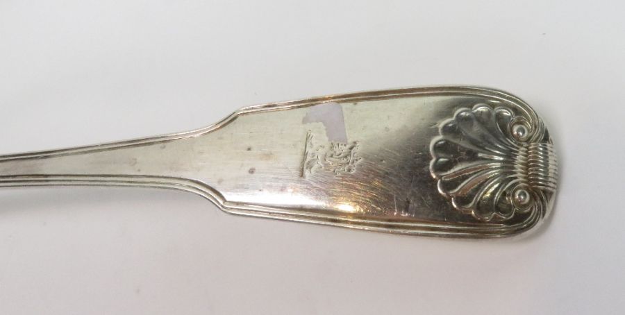 A Georgian silver soup ladle, by Benjamin Elkin, L - Image 3 of 5