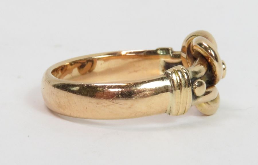 An 18 carat gold knot ring, London 1919, finger si - Image 2 of 4