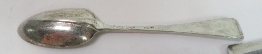 A set of six Victorian silver Hanovarian tea spoon - Image 4 of 5