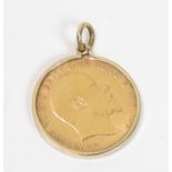 A 1908 half sovereign in a 9 carat gold pendant mo