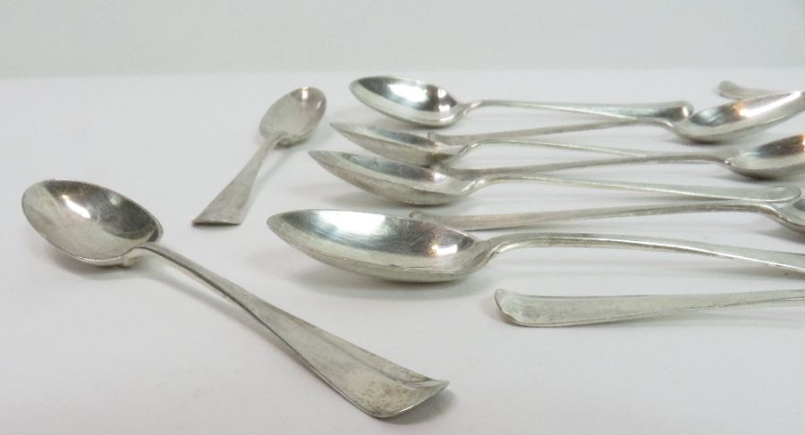 A set of six Victorian silver Hanovarian tea spoon - Image 3 of 5