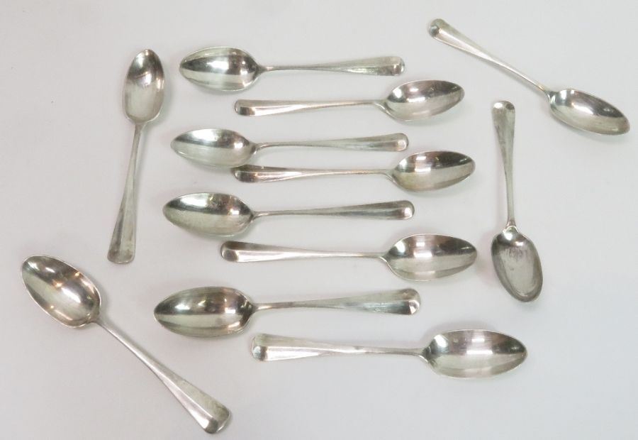 A set of six Victorian silver Hanovarian tea spoon - Image 2 of 5
