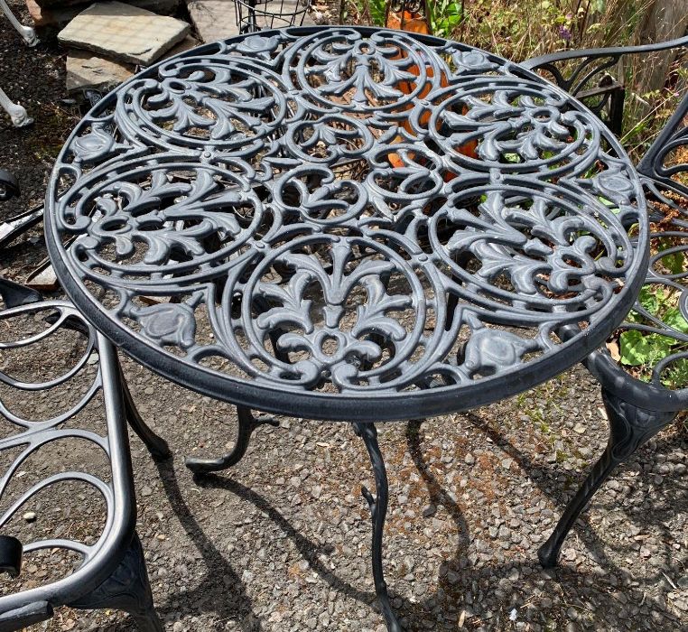 Black painted garden bistro set - Image 4 of 4