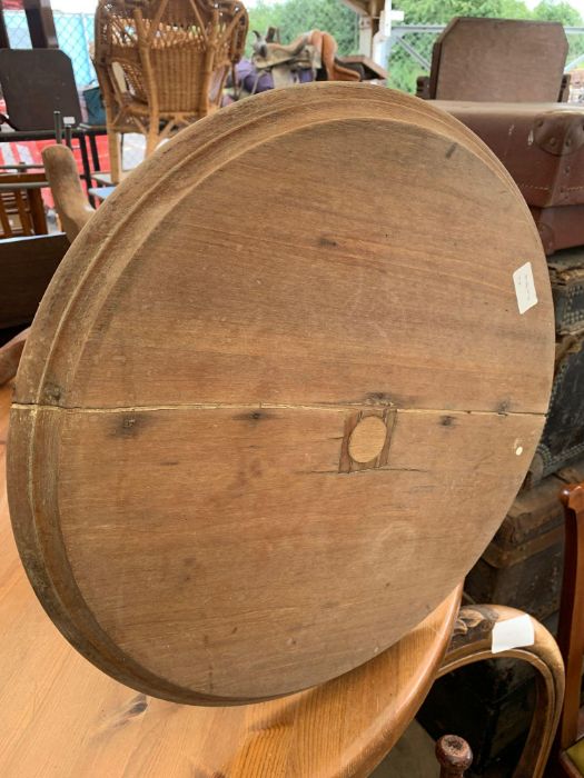 Round pine kitchen table & pine occasional table - Image 2 of 2