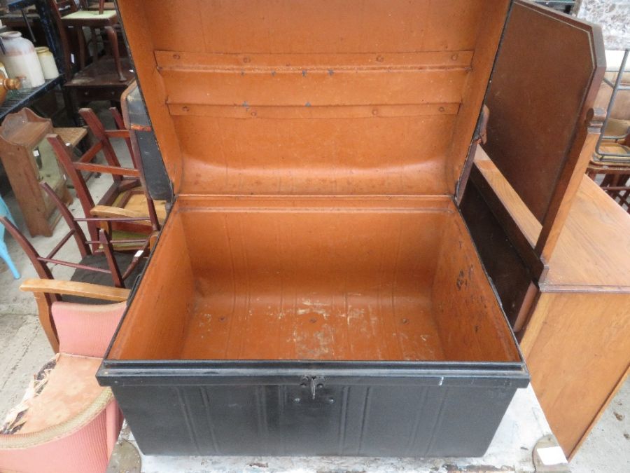 Large black painted tin trunk - Image 2 of 3