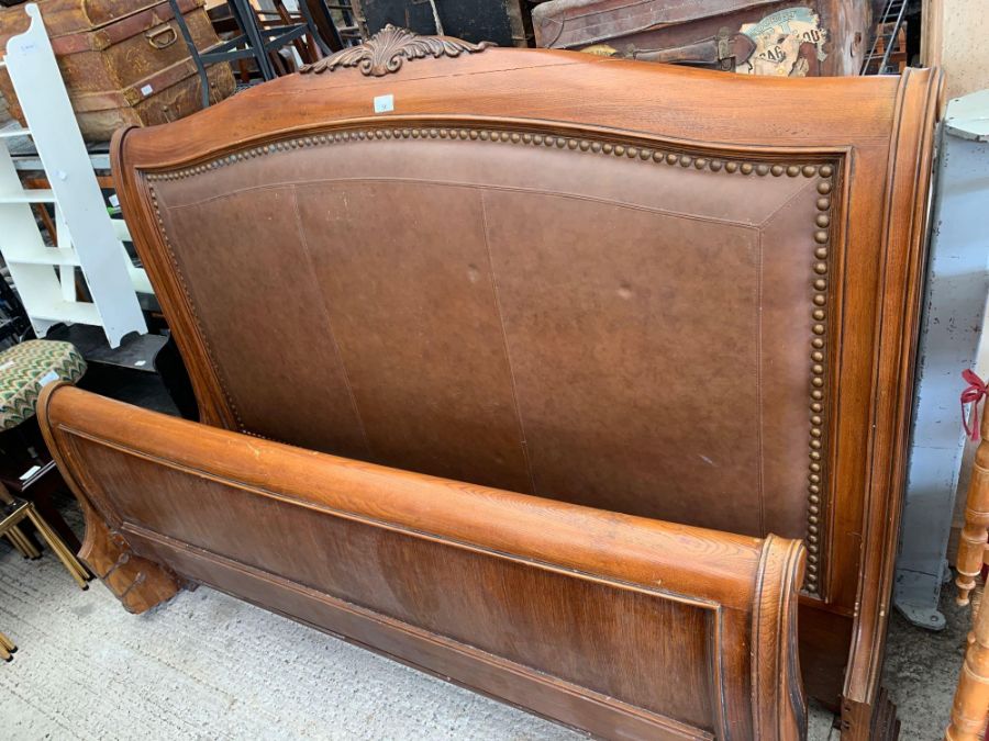 Oak and leather sleigh bed, headboard and footboar - Image 3 of 6