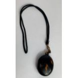 A tortoiseshell oval locket pendant, 5.3 cm long o