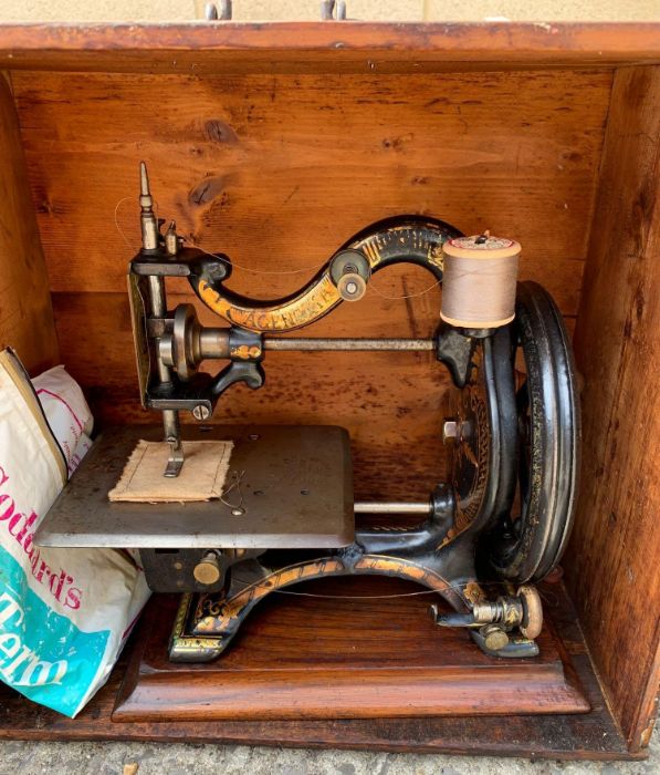 A 19th century Agenoria sewing machine, by the Fra - Image 2 of 6