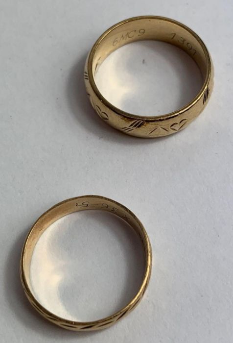 A 9 carat gold wedding ring; and another; 8.3 g gr - Image 4 of 4