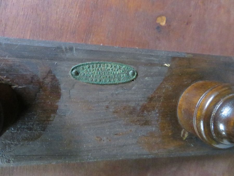 A Victorian walnut loo table, 69cm high, 104cm lon - Image 7 of 10