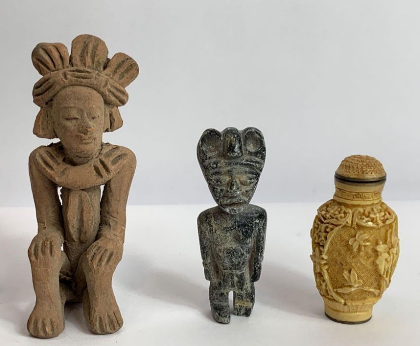 Three clay pre-Columbian figures, a carved hardsto - Image 3 of 4