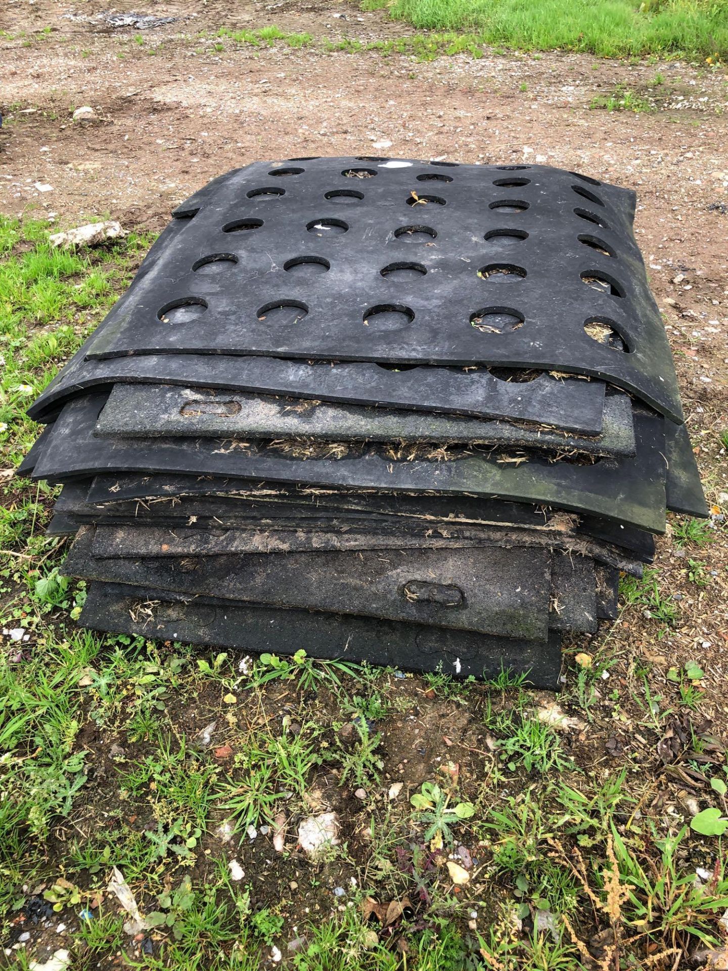 25 Approx Rubber Silage Mats (to weigh sheets down) - Image 2 of 2