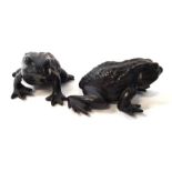 Two Japanese bronze figures of standing toads, 3.5