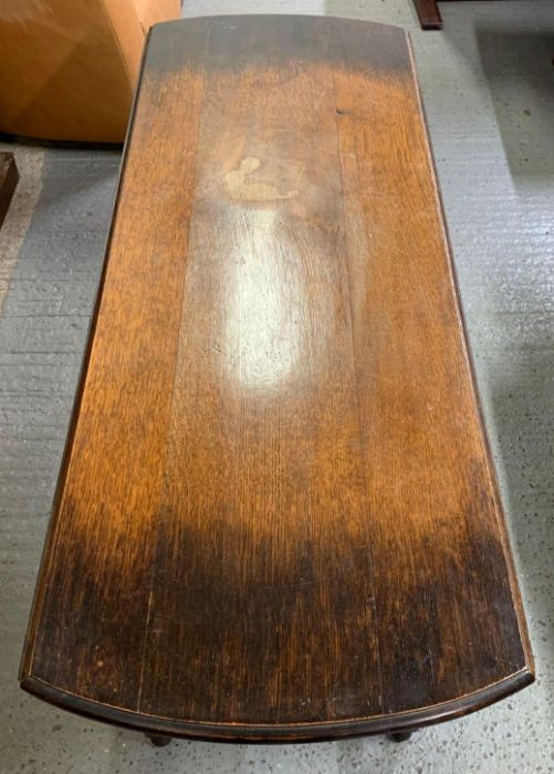 A 20th century stained oak gate leg wake table with two drop le - Image 2 of 4