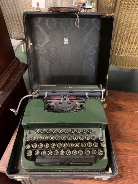 Corona silent typewriter in case