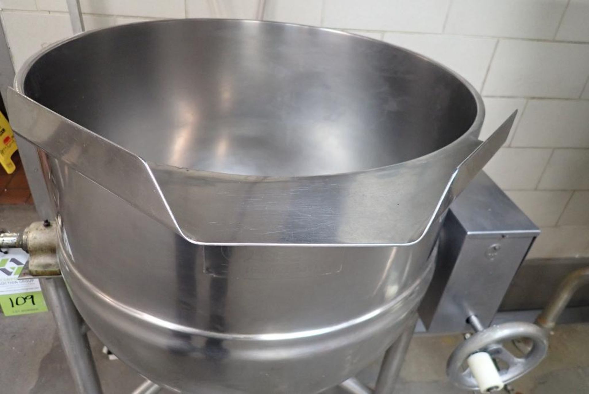 Groen 40 gallon SS tilt kettle - Image 8 of 12