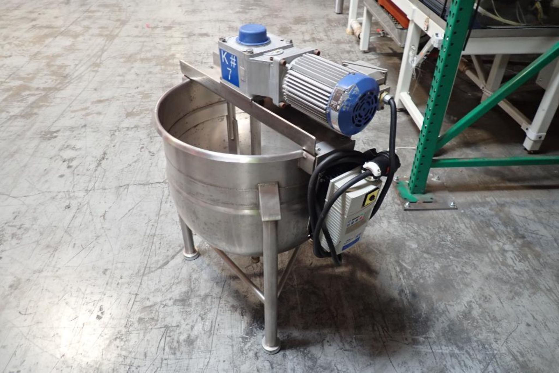 SS 1/2 jacketed kettle with top agitation