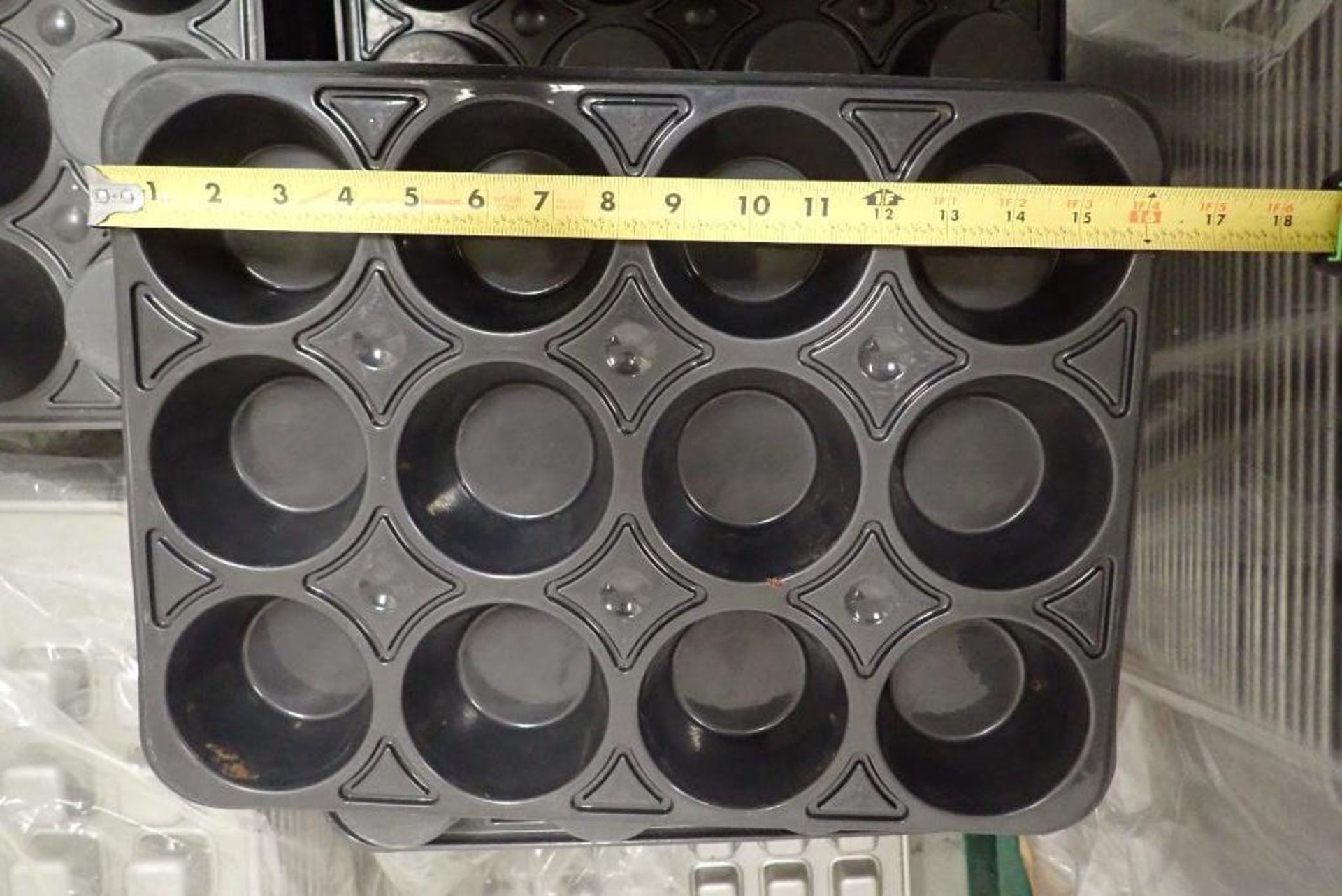 12-spot plastic muffin pans - Image 4 of 7