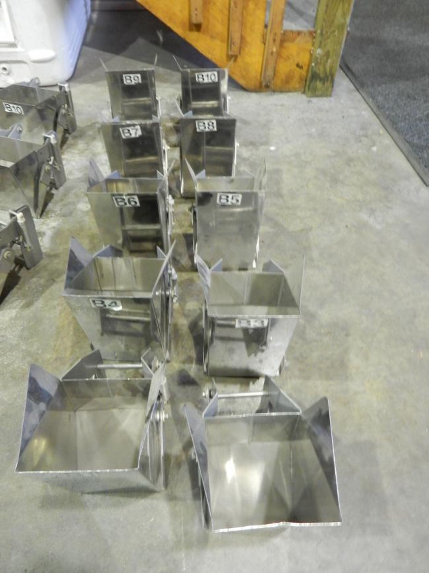 Yamato ADW 410A scale Feed buckets, Weigh Buckets, and Radial Feeder Pans