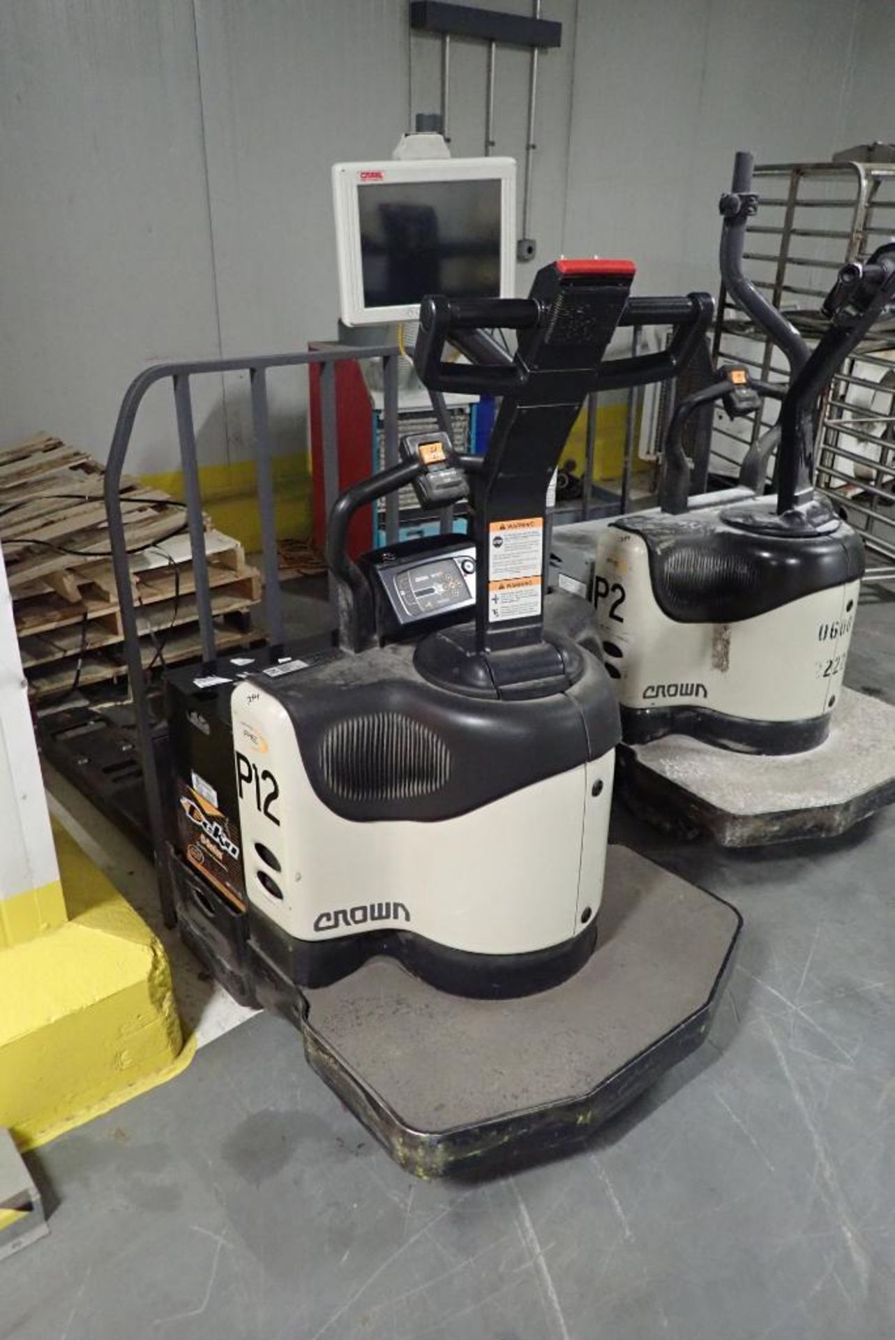 Crown stand on electric pallet jack