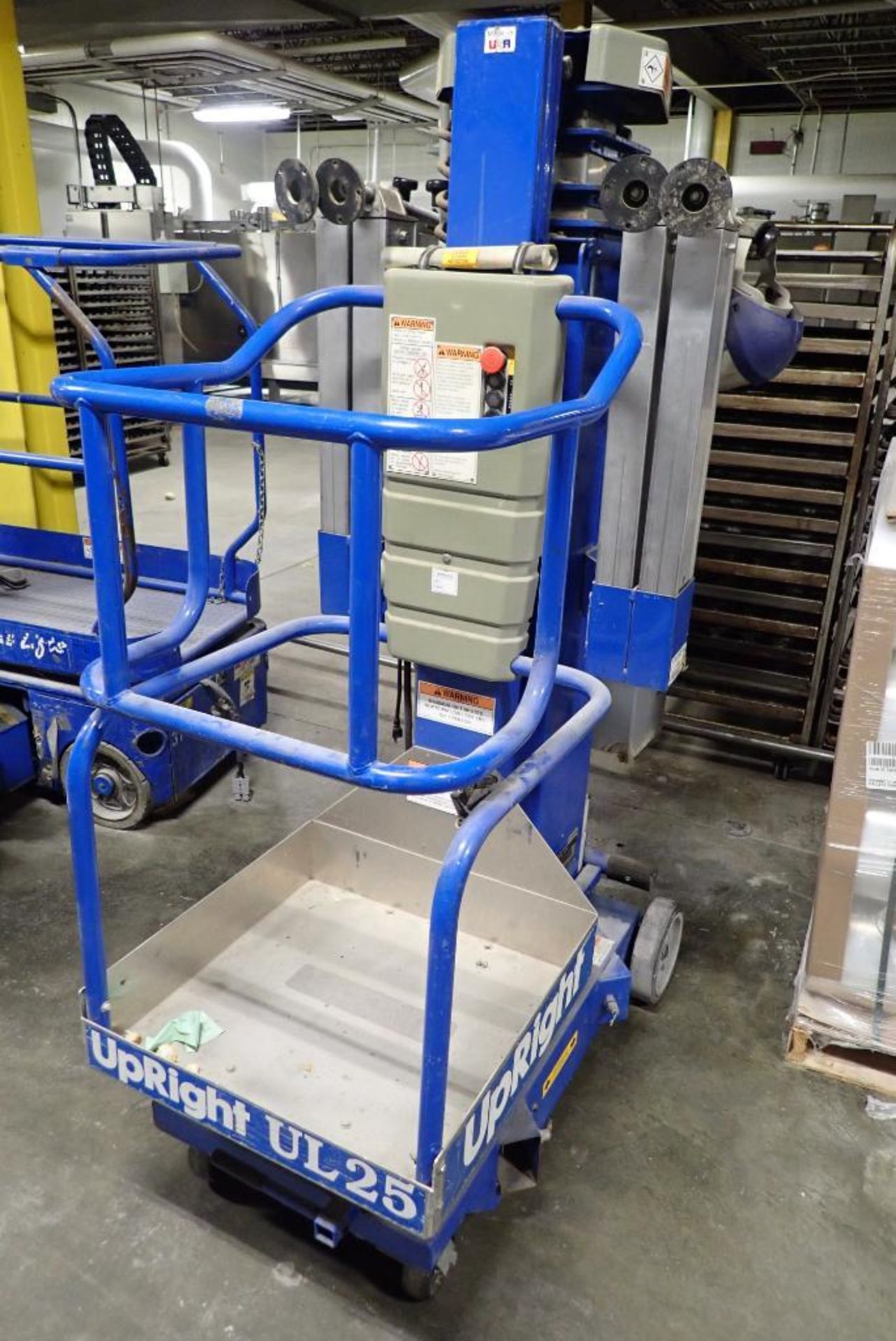 Upright Inc portable manlift - Image 5 of 12