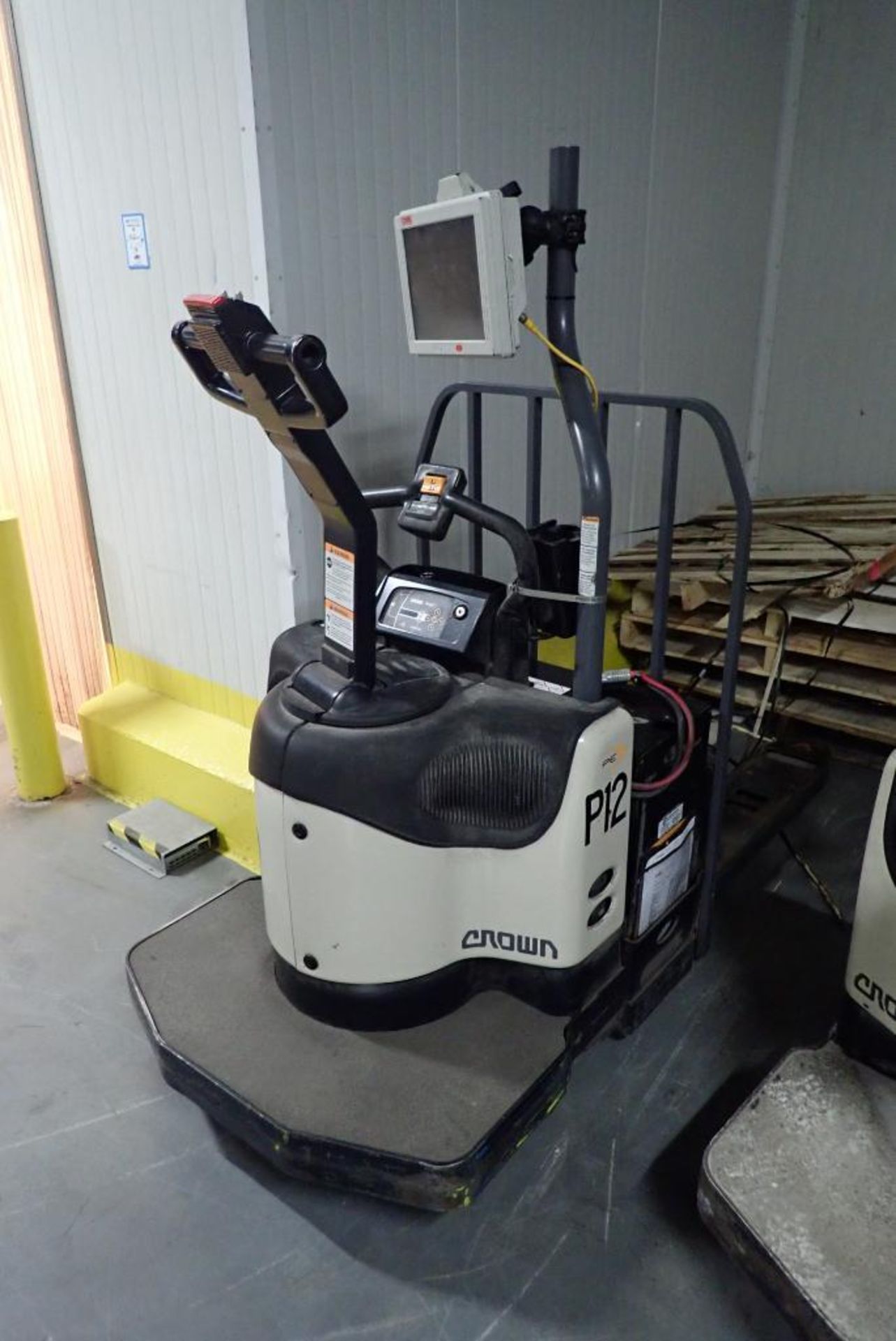 Crown stand on electric pallet jack - Image 5 of 12