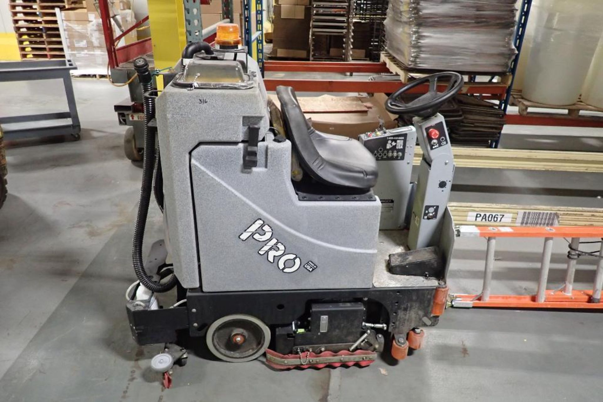 Tomcat pro ride on floor scrubber