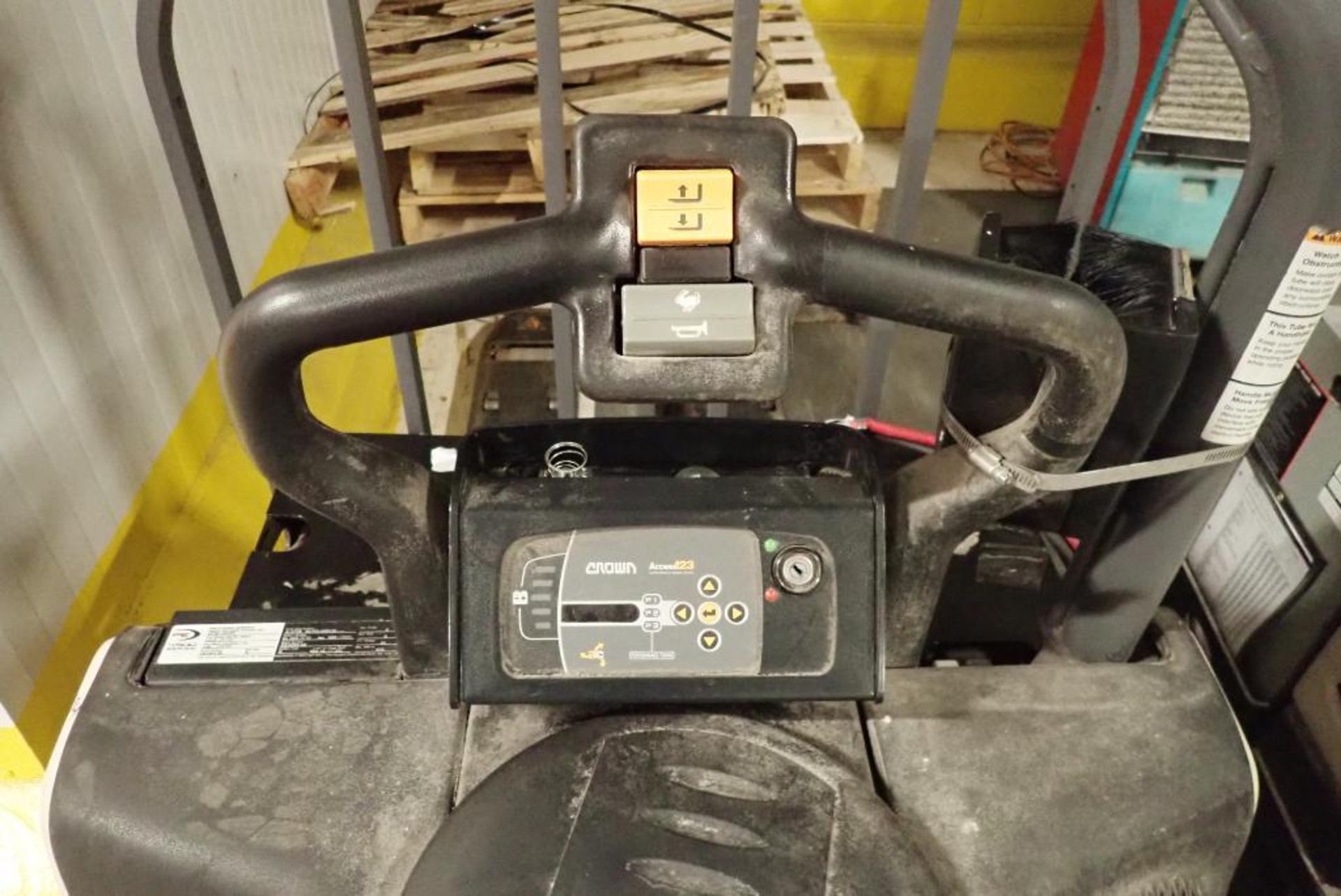 Crown stand on electric pallet jack - Image 8 of 12