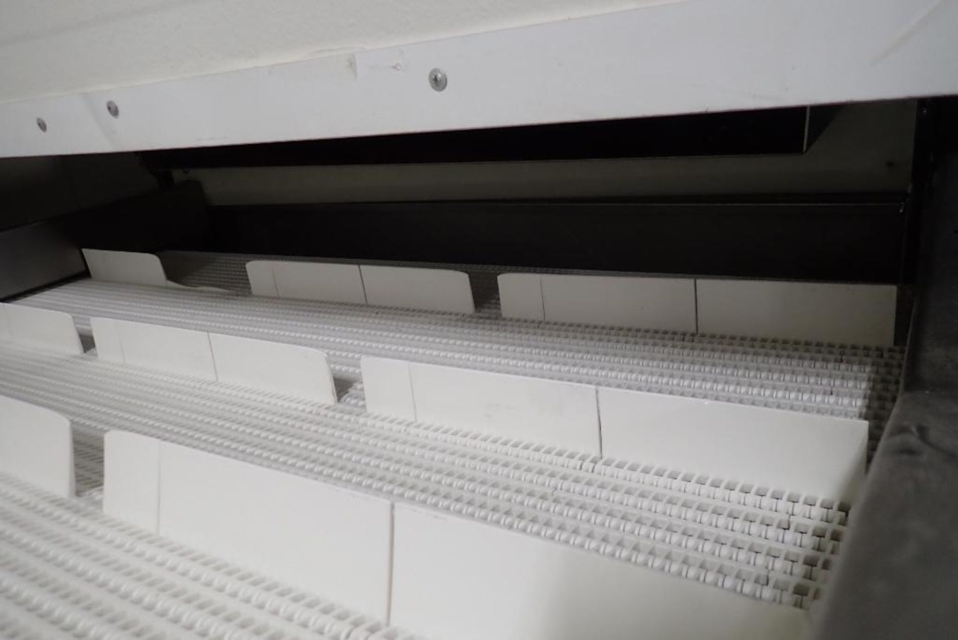 SS incline cleated plastic belt conveyor - Image 5 of 12
