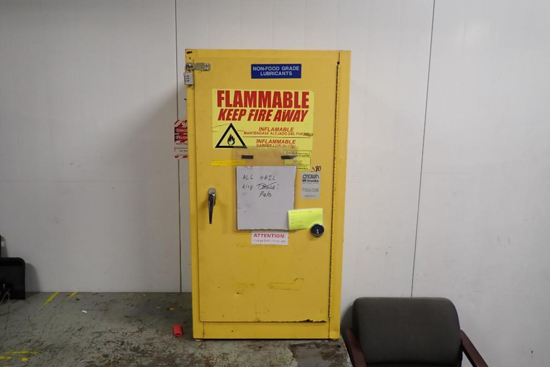 Eagle 1906 flammable safety storage cabinet