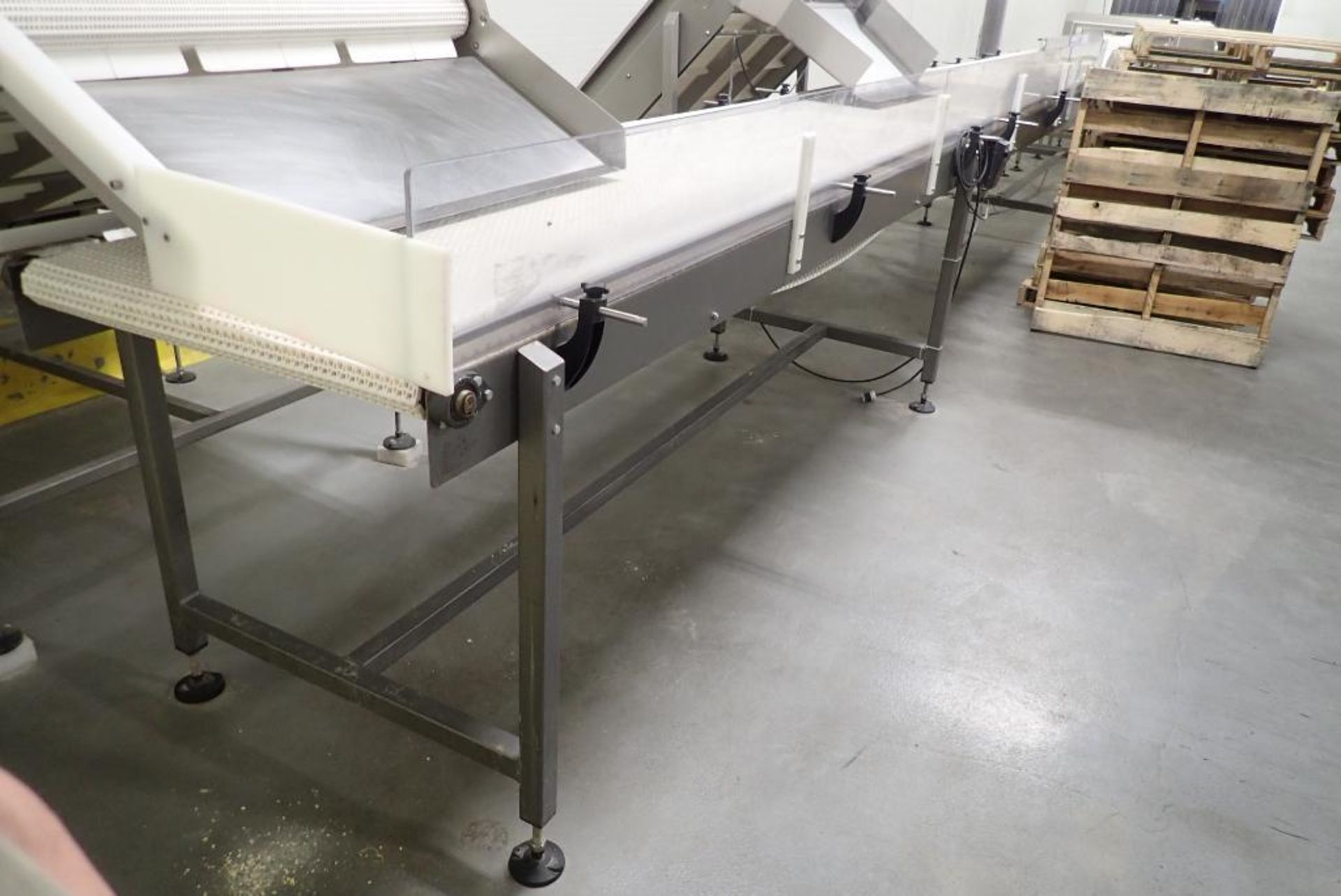 Wrabacon plastic interlock belt conveyor - Image 8 of 14