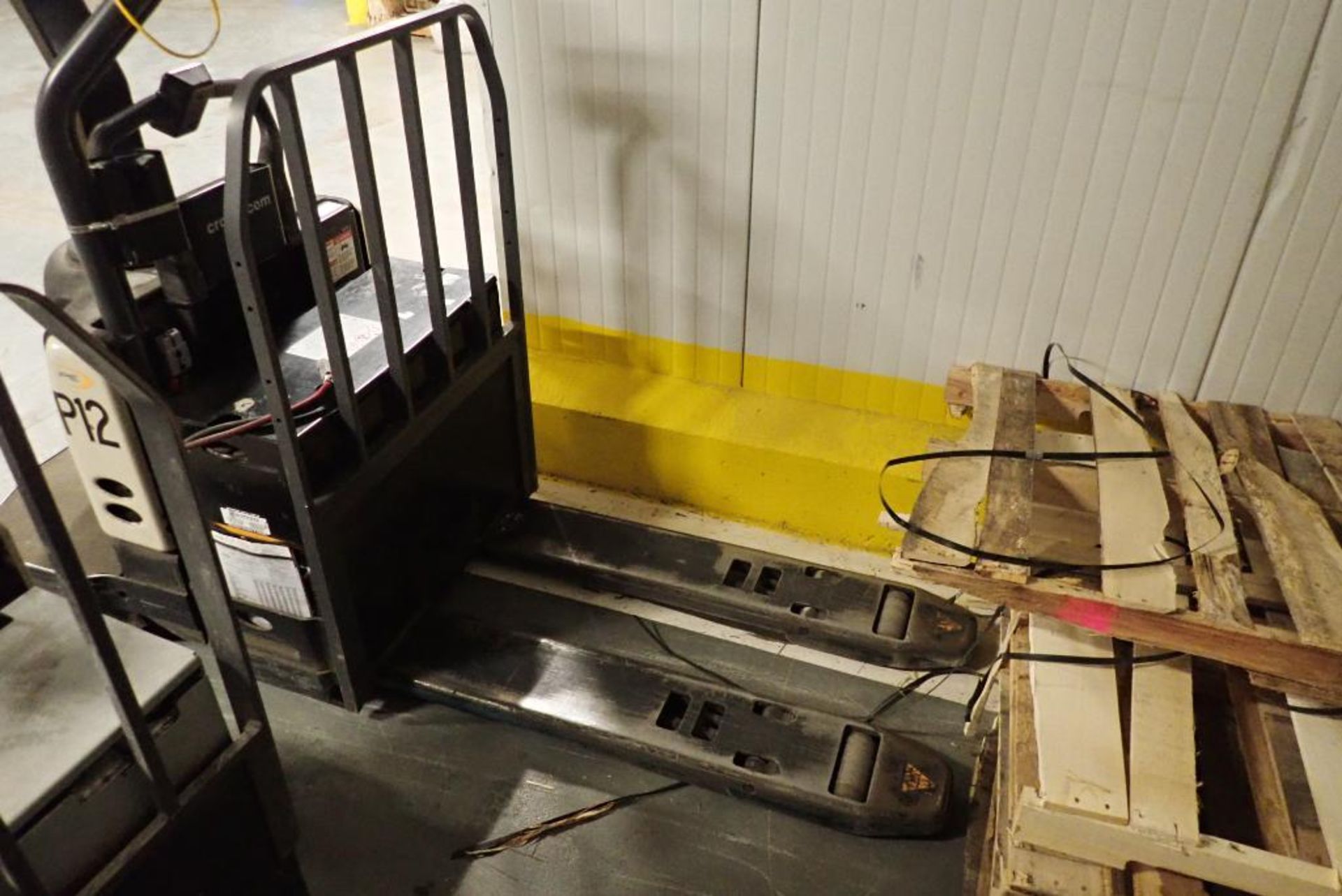 Crown stand on electric pallet jack - Image 3 of 12