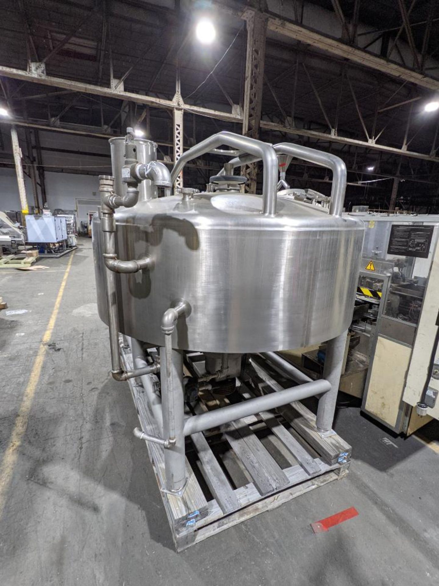 Breddo Likwifier 300 gallon full jacketed round likwifier with top agitation - Image 2 of 25