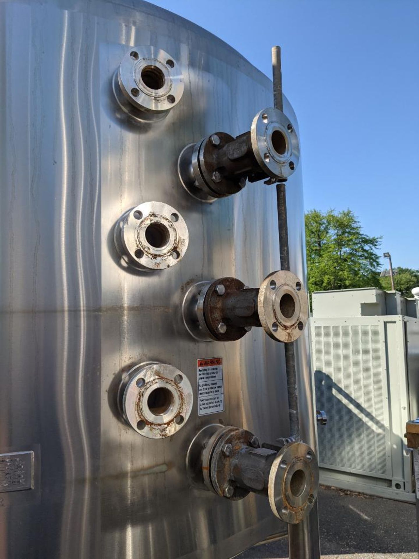 APV 1500 gallon SS Jacketed Tank with top agitation and side sweep - Image 13 of 42