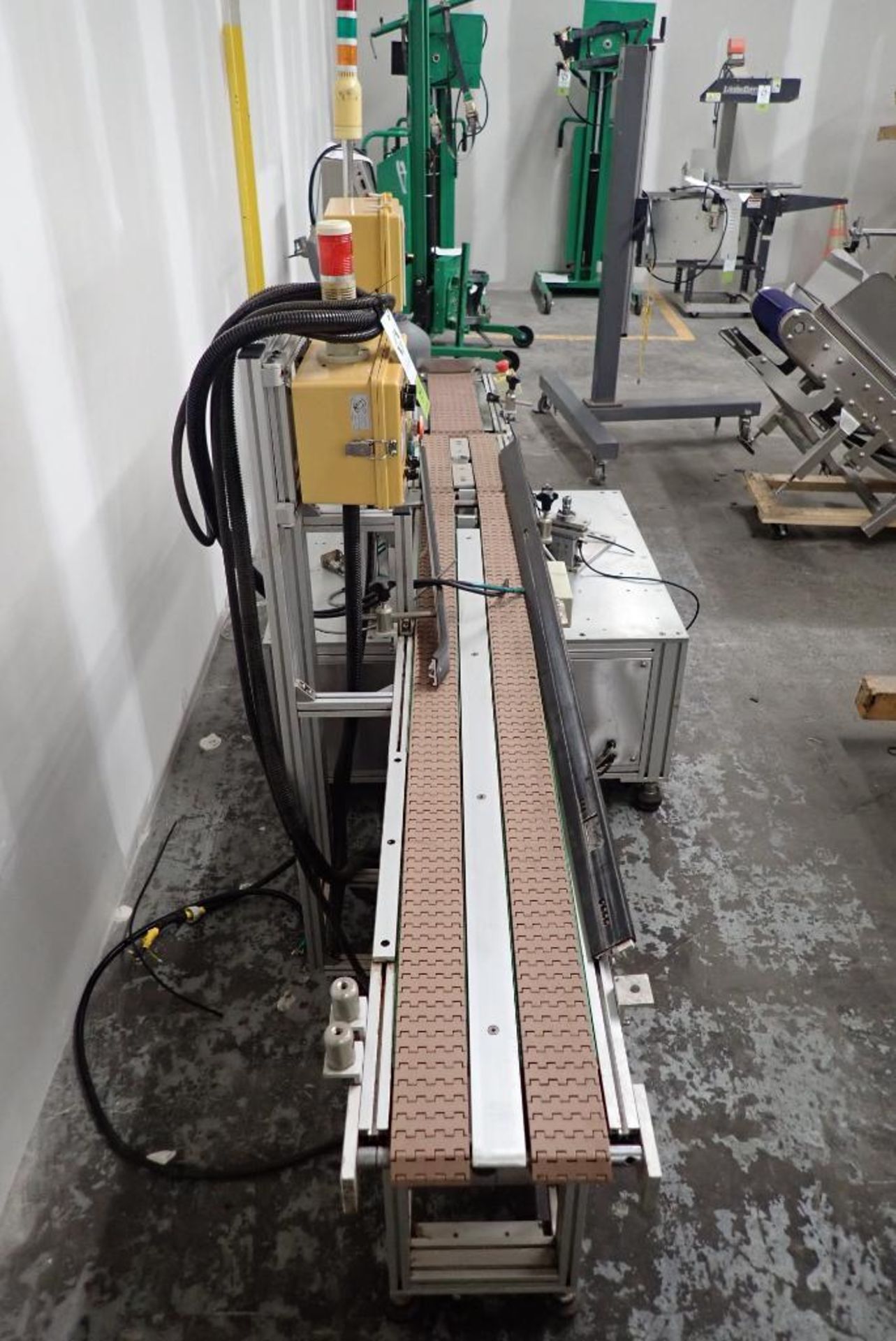 Timing conveyor for lots 226 and 242 and tape sealer - Image 5 of 17