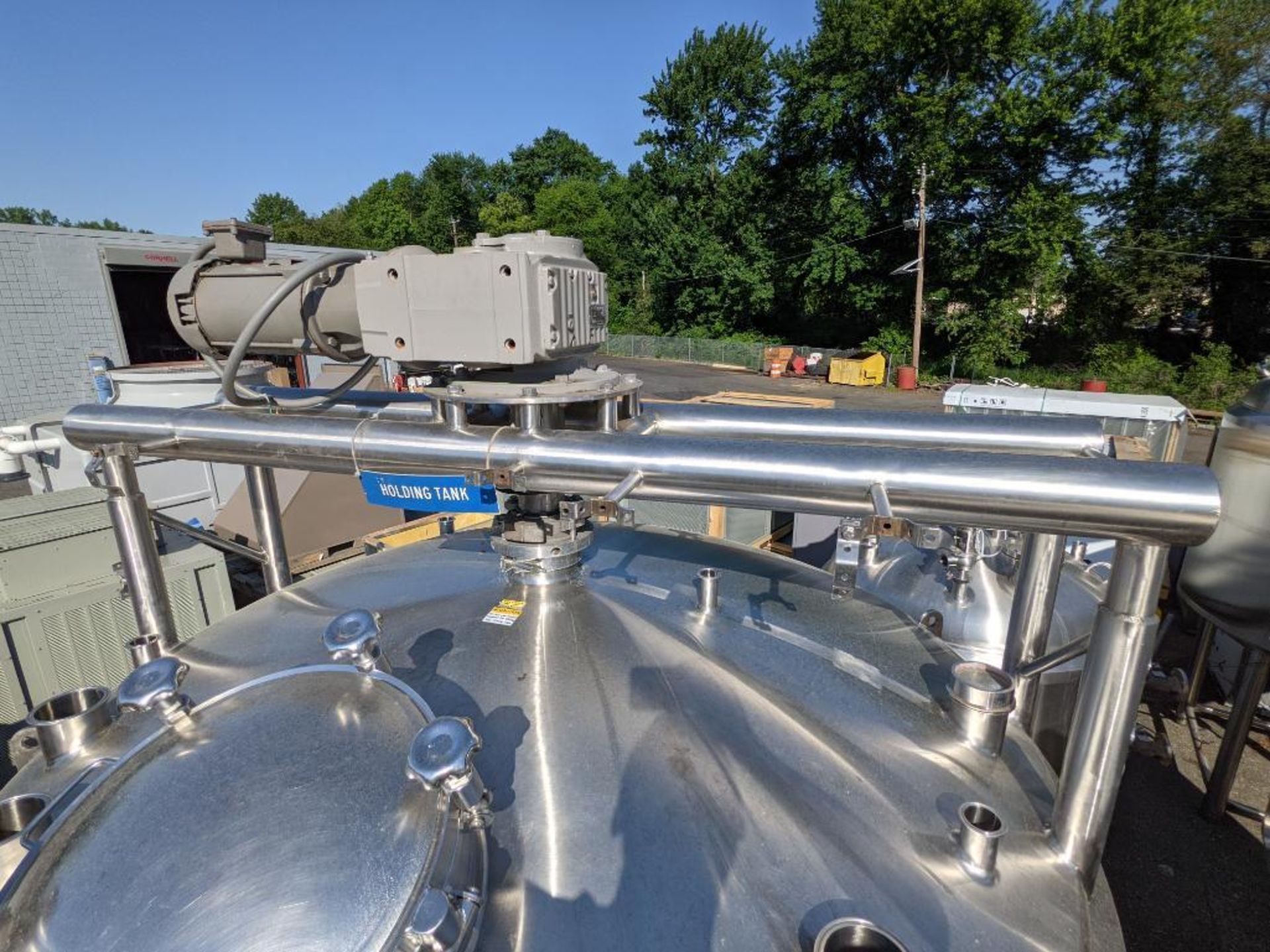 APV 1500 gallon SS Jacketed Tank with top agitation and side sweep - Image 20 of 42