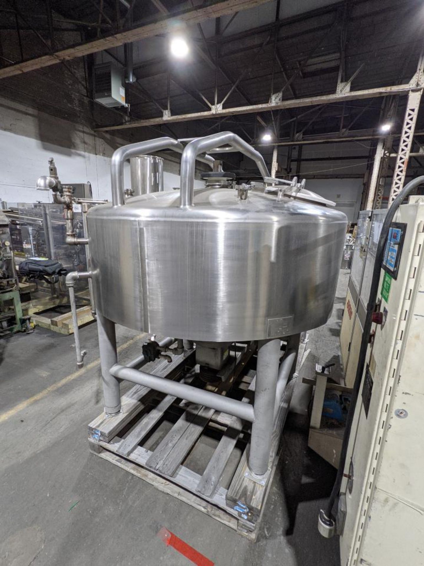 Breddo Likwifier 300 gallon full jacketed round likwifier with top agitation - Image 3 of 25