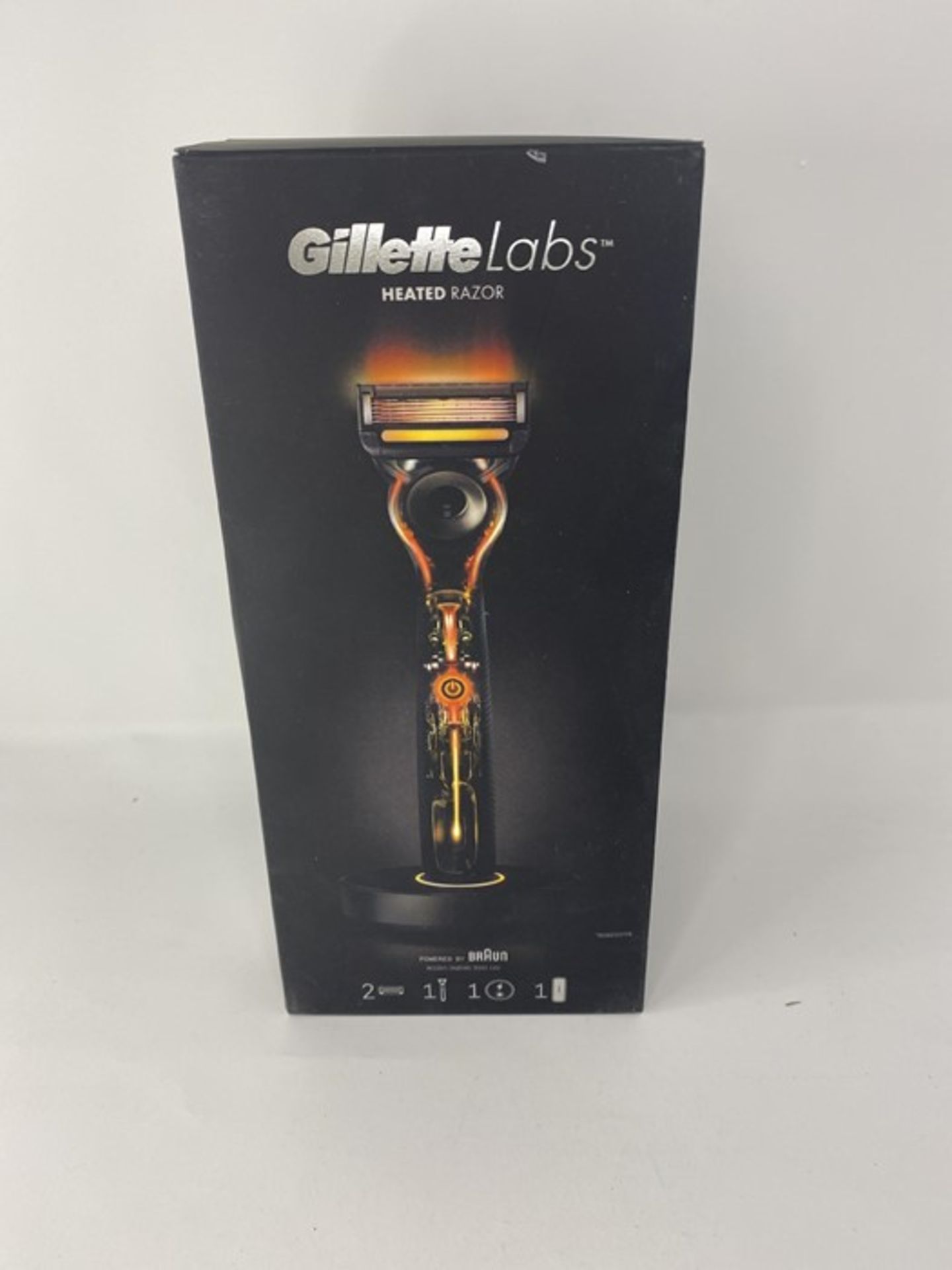 RRP £198.00 GilletteLabs Heated Razor For Men Travel Kit Wit - Image 2 of 2