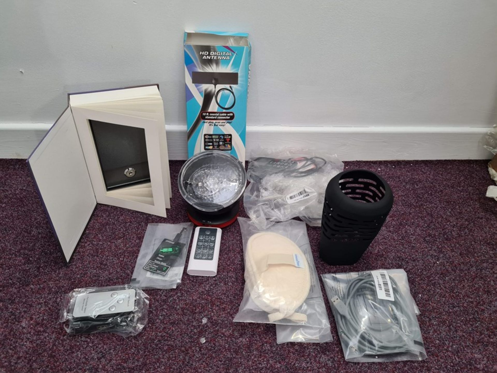 COMBINED RRP £97.00 LOT TO CONTAIN 9 ASSORTED Tech Products: TV, TTfone, Kiloline, Toys4Boys, A