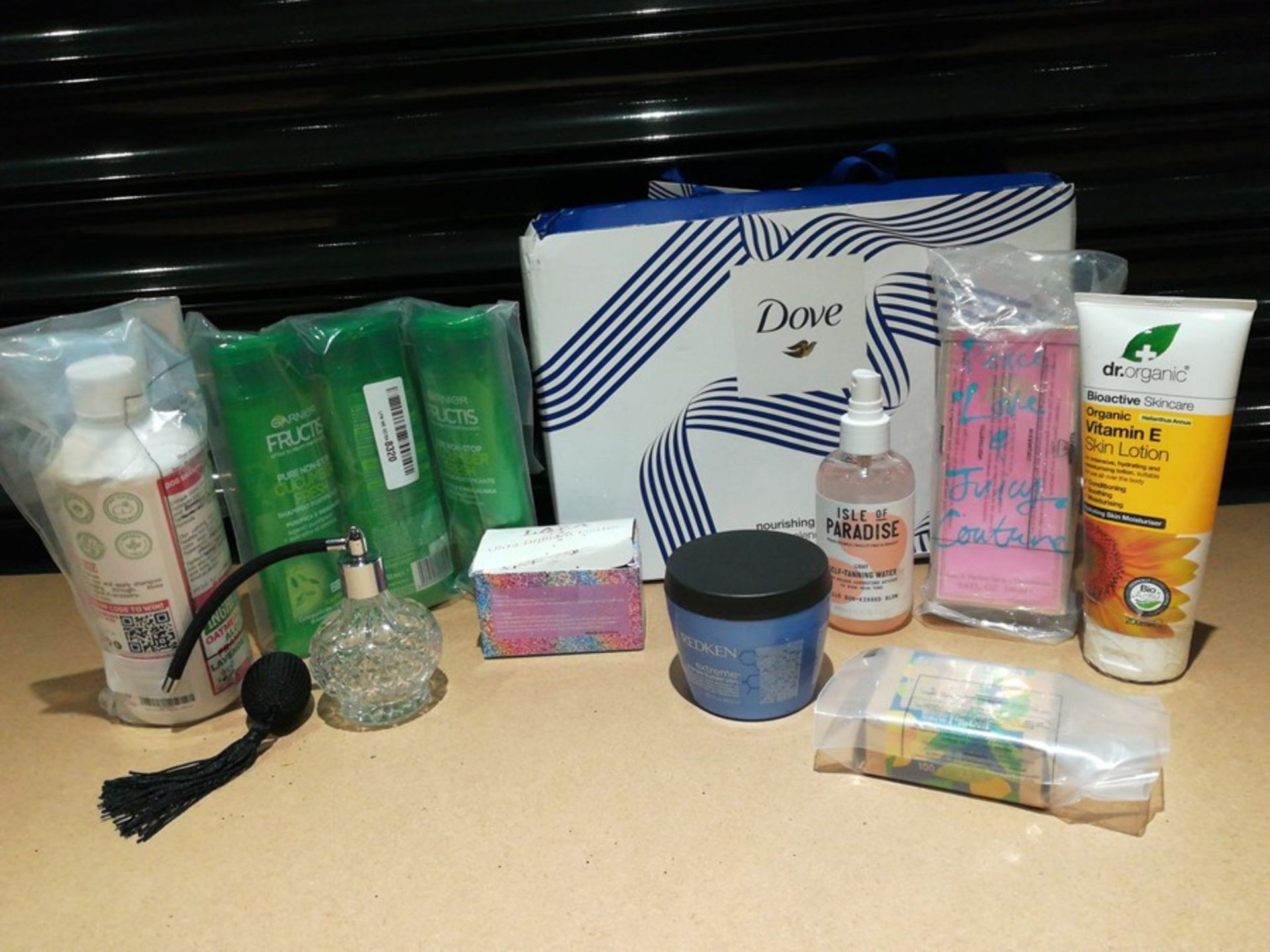 COMBINED RRP £118.00 LOT TO CONTAIN 10 ASSORTED Beauty: Faith, Redken, Isle, C&G, Juicy, Perfum