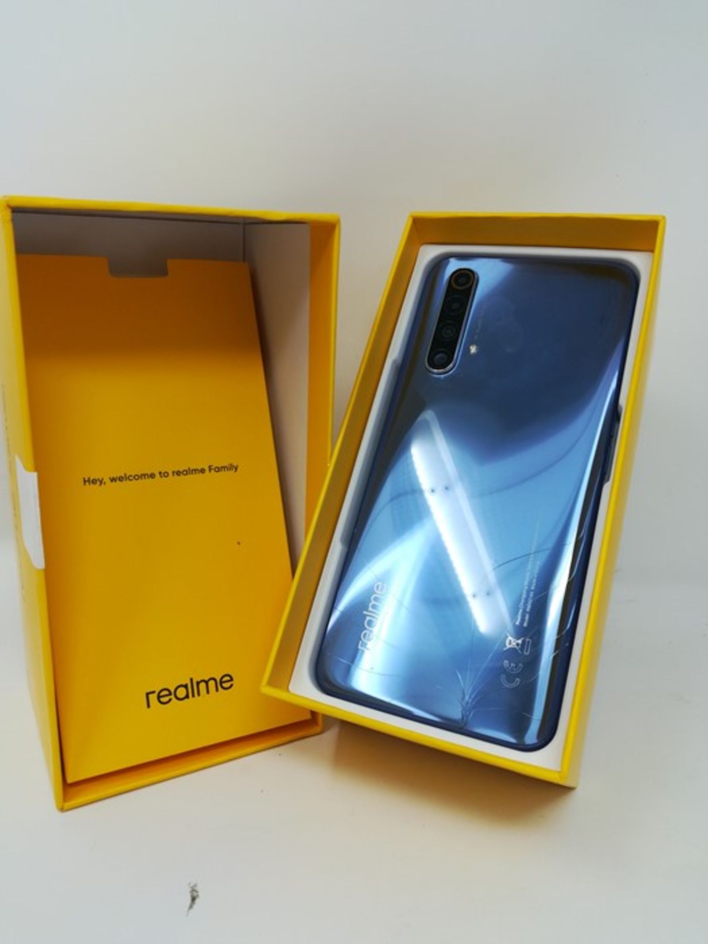 RRP £277.00 Realme X50 5G - Smartphone 128GB, 6GB RAM, Dual (crack on the back) - Image 2 of 2