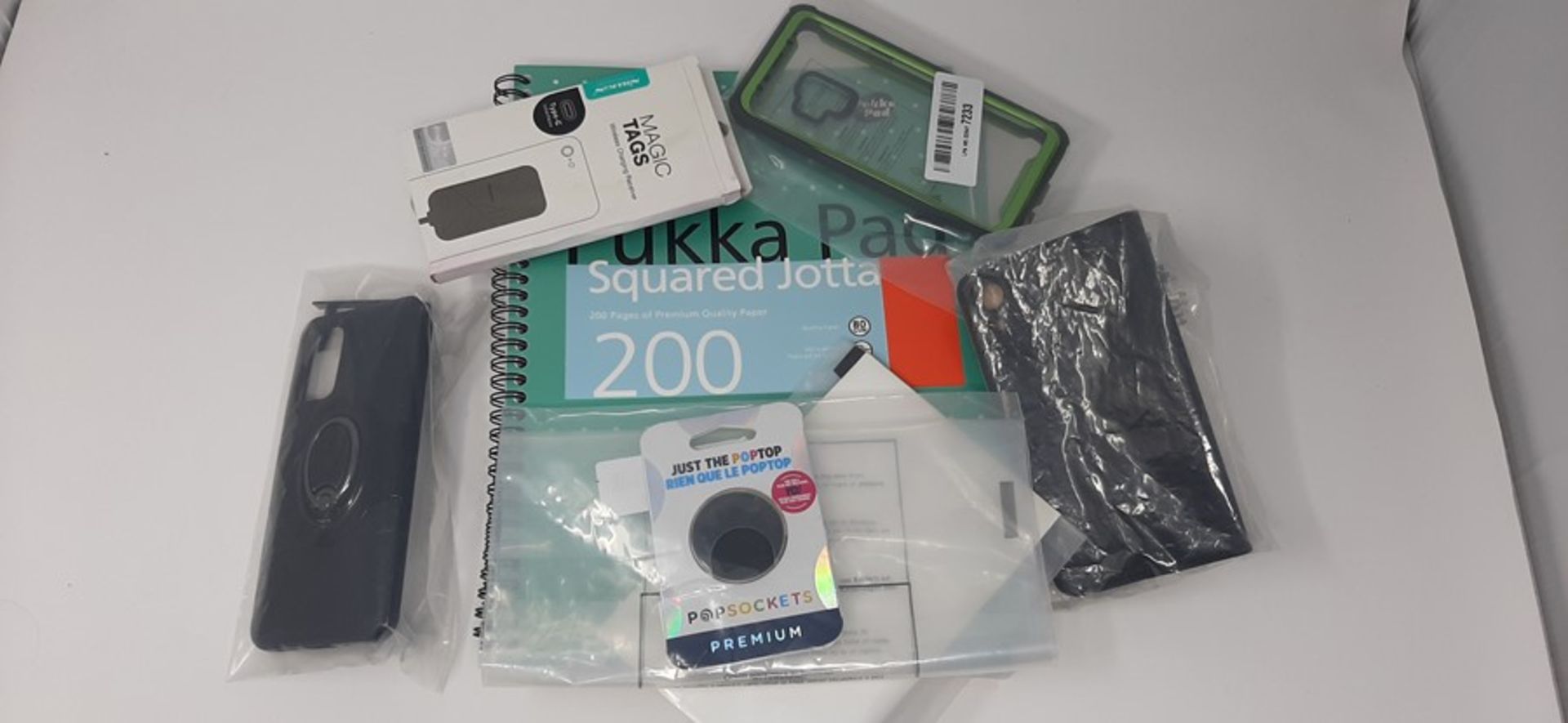 COMBINED RRP £86.00 LOT TO CONTAIN 7 ASSORTED Tech Products: Pukka, HDMI/Type, PopSockets, Vuna